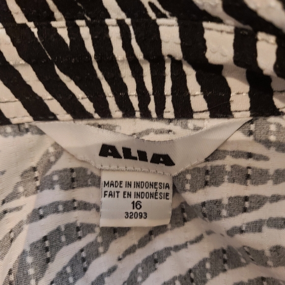 Top / blouse - Picture 2 of 3